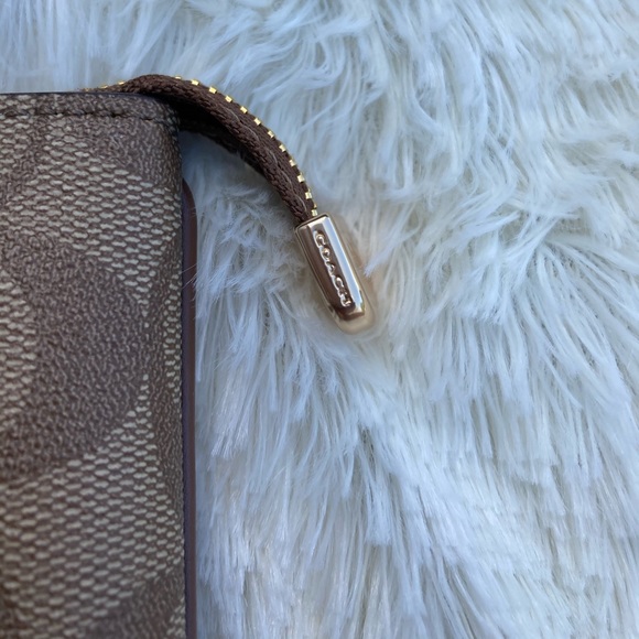 Coach Large Wristlet - Picture 5 of 8